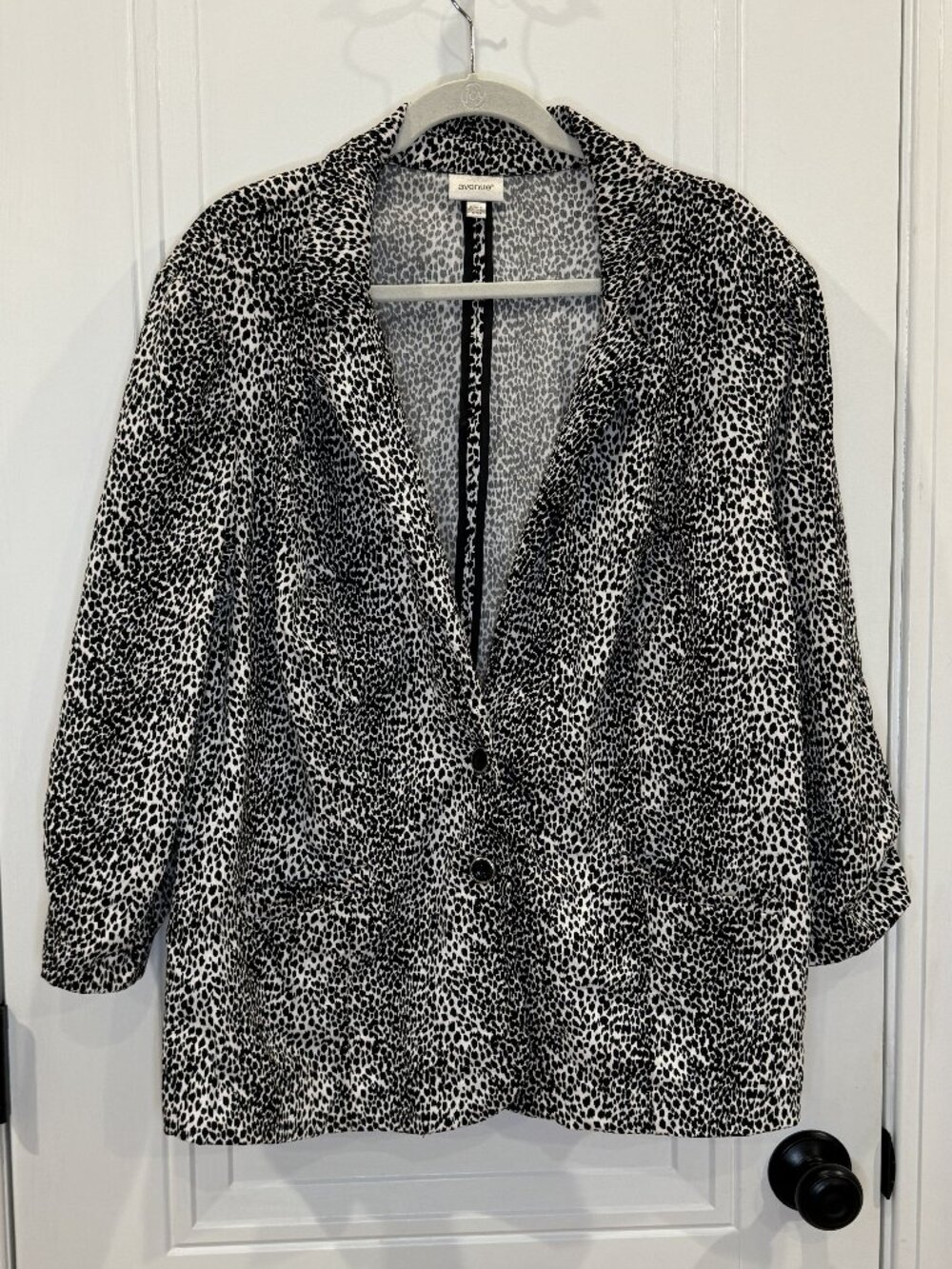 Avenue Black & White Animal Print Ruched-Sleeve Blazer Super Stretchy EUC 22/24